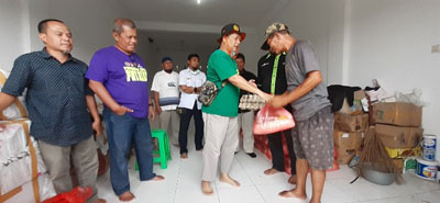 Didukung PWI Riau Peduli, Riau Care Indonesia Bagikan Sembako ke Warga Kurang Mampu